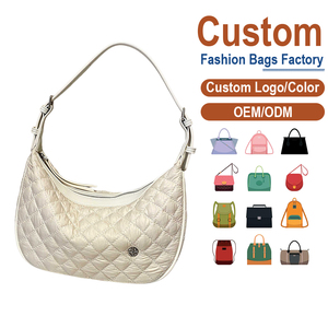 Nuevo Bolso de Hombro Tipo Hobo de Cuero Acolchado Blanco para Mujer, Bolso de Media Luna con Logotipo Metálico - Product Image 1