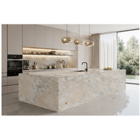 Dalles de pierre frittée brillante beige grande taille, moulées monobloc, idéales pour les murs et sols d'ingénierie de salons modernes