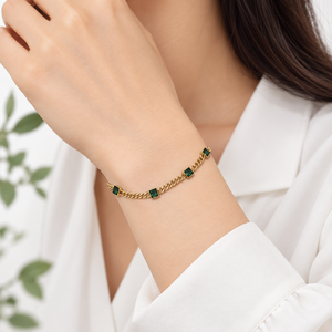 สร้อยข้อมือสี่เหลี่ยมสีเขียวประดับเพชรซิร์คอน โซ่สเตนเลสสตีลชุบทอง 14K แบบสุญญากาศ ปรับขนาดได้ พร้อมตัวล็อกแบบก้ามปู - Product Image 4