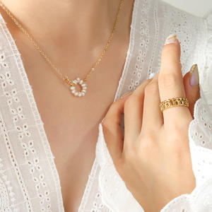 Último <span class=keywords><strong>collar</strong></span> de anillos dobles perlas de acero inoxidable círculo trenzado creativo entrelazado <span class=keywords><strong>collar</strong></span> de perlas de agua dulce para mujer - Product Image 4