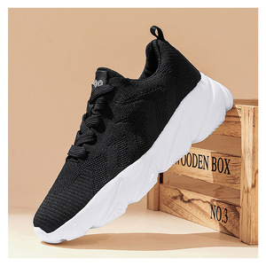 Zapatillas deportivas blancas de malla con cordones, transpirables, cómodas y ligeras. - Product Image 3