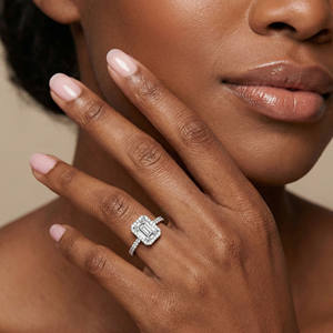 Anillo de Compromiso de Lujo para Mujer con Diamante Cultivado en Laboratorio, Corte Esmeralda, Solitario con Halo, 2 Quilates, Plata de Ley 925, para Boda o Fiesta - Product Image 5