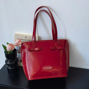 กระเป๋าโท้ทแฟชั่นสำหรับผู้หญิงสีเทาอ่อนเนื้อผ้ามีจีบและมีโบว์ดีไซน์ - Product Image 1