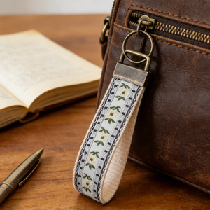 <span class=keywords><strong>Porte</strong></span>-clés <span class=keywords><strong>en</strong></span> tissu brodé floral durable, <span class=keywords><strong>porte</strong></span>-clés de voiture, <span class=keywords><strong>porte</strong></span>-clés <span class=keywords><strong>fait</strong></span> <span class=keywords><strong>main</strong></span>, cadeau d'anniversaire pour femme - Product Image 2