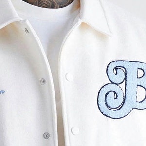 Veste varsity blanche pour homme, lettres brodées bleues, style preppy, col mandarin, coupe classique, vêtements d'hiver, 100% coton/laine - Product Image 6