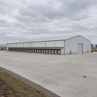 Entrepôt à structure métallique sur mesure, charpente rigide, bâtiment d'atelier métallique, centre de distribution logistique industrielle