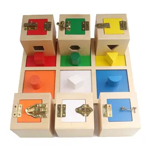 Anak-anak Pendidikan Mainan Kayu Kreatif Montessori Kotak Kunci dengan Pintu Yang Berbeda dan Objek