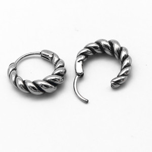 yunnique Pendientes de aro de acero de titanio unisex con diseño geométrico Otoño 2024 - Product Image 3