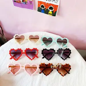 خمر النظارات الشمسية الاطفال الأطفال أزياء العلامة التجارية القلب الحب علاج الوردي نظارات شمسية الطفل الفتيات الفتيان النظارات الشمسية