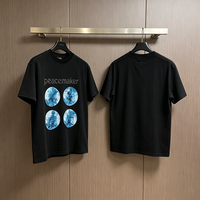 T-shirt oversize noir pour homme avec imprimé lettres en strass Peacemaker et cercle abstrait bleu, style streetwear décontracté