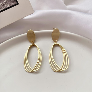 Pendientes de joyería chapados en oro de 18k para mujer, cierre de diseñador de moda - Product Image 2