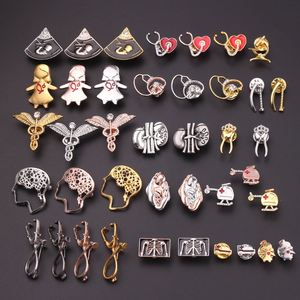 Broche Stéthoscope en Promotion – Série Soins Médicaux – Cadeau pour Étudiants en Médecine, Médecins et Infirmières – Cadeaux de Remise de Diplôme - Product Image 1