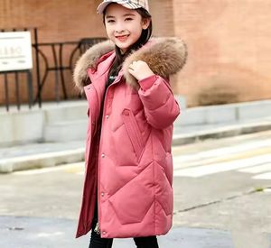 Manteau long et épais en peluche à capuche pour enfants - Manteau d'hiver en coton matelassé pour filles avec un grand col pour une protection contre le vent et une chaleur optimale en extérieur - Product Image 2