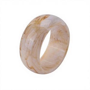 Brazalete de Resina Hecho a Mano, Forma Redonda, Joyería Artística Coleccionable, Beige Claro con Vetas Marrones - Product Image 1