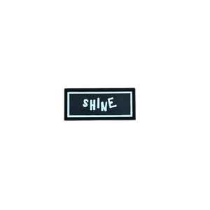 Parche de Goma de PVC Suave con Logotipo Rectangular en Relieve 3D Personalizado para Ropa y Bolsas - Product Image 2