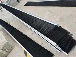 <span class=keywords><strong>Brosse</strong></span> <span class=keywords><strong>à</strong></span> bande en alliage d'aluminium <span class=keywords><strong>de</strong></span> type F - Noir, joint d'étanchéité pour <span class=keywords><strong>porte</strong></span> <span class=keywords><strong>de</strong></span> garage, montage facile, maintien du <span class=keywords><strong>bas</strong></span> <span class=keywords><strong>de</strong></span> <span class=keywords><strong>porte</strong></span> enroulable pour usage industriel - Product Image 5