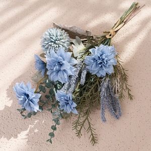 Bouquet de fleurs artificielles Sakurai, dahlias bleus, eucalyptus, décorations pour la maison, accessoires de mariage CF01356 - Product Image 3