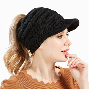 Q30833 <span class=keywords><strong>Bonnet</strong></span> d'hiver pour <span class=keywords><strong>femme</strong></span>, chaud, en tricot torsadé épais, <span class=keywords><strong>avec</strong></span> broderie 3D au crochet, visière pour queue de cheval, style décontracté pour l'extérieur - Product Image 2