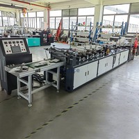 Machine automatique de fabrication de sachets à soufflet avec scellage central, pour emballages alimentaires en plastique laminé