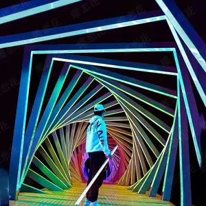 Vendita calda popolare Tunnel di tempo a LED illuminato con luci geometriche in metallo per arco di nozze telaio per scena Stand