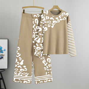 Completo Due Pezzi da <span class=keywords><strong>Donna</strong></span> di Alta Qualità in <span class=keywords><strong>Viscosa</strong></span> Lavorata a Maglia Vestibilità Regolare Colore Misto Resistente allo Sbiadimento Patchwork Maglione e <span class=keywords><strong>Pantaloni</strong></span> Sopra il Ginocchio - Product Image 1