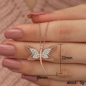 Collana con Ciondolo a Forma di Libellula Traforata per Donne, Semplice Accessorio da Indossare Quotidianamente - Product Image 2