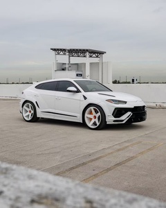Kit carrosserie en fibre de carbone NT-Style pour Lamborghini URUS, état neuf, comprenant un diffuseur avant, un spoiler et un kit widebody pour l'amélioration esthétique. - Product Image 2
