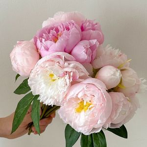 Bouquet de pivoines artificielles en soie rose foncé et blanc, haute simulation, pour décoration de mariage et de maison - Product Image 1