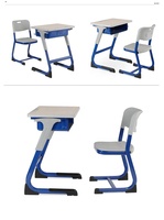 Ensemble de chaises et de bureau en plastique au design moderne de type C pour écoliers, meubles de salle de classe, vente en gros