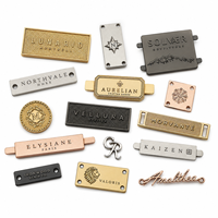 Plaque métallique personnalisée en émail coloré avec logo pour jeans, chaussures, sacs à main, parfums – Faible MOQ, qualité supérieure, directement de l'usine