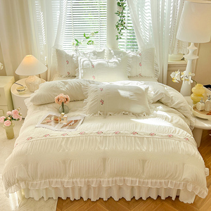 <span class=keywords><strong>Set</strong></span> di Quattro Pezzi in Stile Principessa Francese con Bordo in Cotone Lavato, Ricamato, Monocolore, Effetto Bubble-Sheen, Stile Coreano - Product Image 1