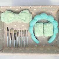 Lot de 12 pièces pour SPA à domicile : Bandeau doux en peluche, bandeaux pour cheveux et poignets, pinceaux de maquillage, kit de lavage pour soins de la peau – Vente en gros usine, personnalisable OEM