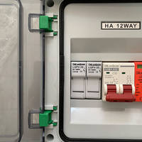Boîtier de Combinaison PV 450V DC 2 Entrées 2 Sorties 2 Chaînes Solaire en Acier Argenté et ABS, Boîtier de Distribution Extérieur Étanche IP65