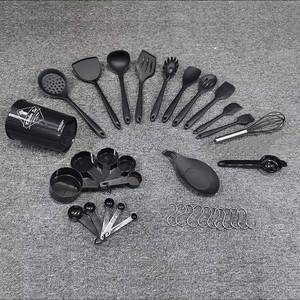 Ensemble d'ustensiles de cuisine en silicone résistant à la chaleur : spatule, cuillère, brosse, fouet - Product Image 2