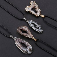 Collar de Ágata Brasileña Natural en Rodaja con Borde Chapado en Oro y Plata, Colgante de Geoda Cruda con Cordón Encerado, Joyería al por Mayor