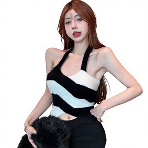 Modello 7547 Camicetta Corta Aderente da Donna/Ragazza con Strisce in Peluche e Inserti, Ideale per la Vendita all'Ingrosso - Product Image 1