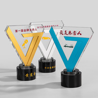 Trophée personnalisé en métal en forme de V avec lettrage et logo, incrusté de cristaux, pour récompense personnelle et commémoration