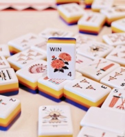 Tuiles de Mahjong américaines modernes en acrylique, vertes, gravées au laser, thème indien, fabriquées à la main, luxueuses, portables, jeux pour quatre personnes