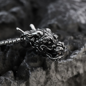 จี้หัวมังกรสแตนเลส สร้อยคอผู้ชาย ดีไซน์รูปทรงเรขาคณิต สไตล์ไม่สมมาตร - Product Image 4