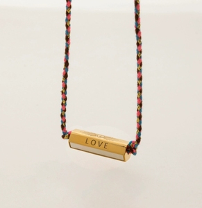 Collana di fascino da donna ciondolo di madreperla con ciondolo esagono inciso a corda colorata a tema d'amore delicato catena a maglie per gioielli - Product Image 3