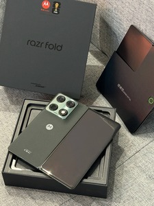 Smartphone pliable 5G Motorola Moto Razr 2026, 165 Hz, Snapdragon 8 Gen, écran OLED 8,09'', 6000 mAh, 80 W - Product Image 1