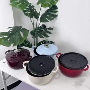 Olla Smeg de hierro fundido esmaltado de 24 cm con doble asa para cocinar por inducción, resistente al calor, para sopas. - Product Image 3
