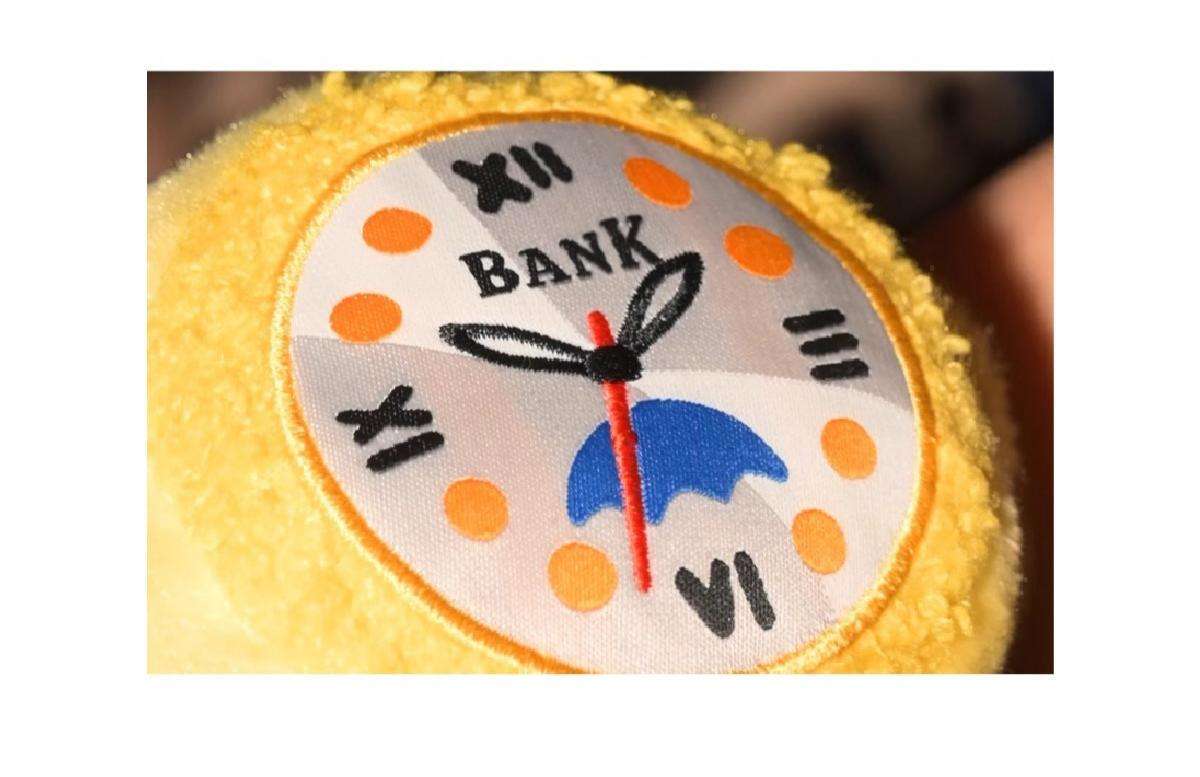 สีเทาเข้ม