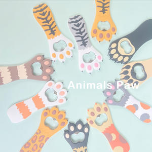 Venta al por mayor WDD395: Abridor de cerveza con diseño de garra de dibujos animados para el hogar, imán de nevera de goma suave y acero inoxidable, ¡gran éxito de ventas! - Product Image 5