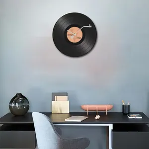 Belle horloge en verre de disque vinyle décoratif à la maison de fantaisie fixée au mur pour le salon