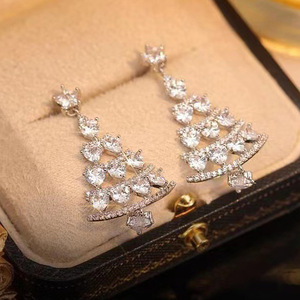 Orecchini Pendenti a Forma di Albero di Natale per Donne, Orecchini con Pietre Scintillanti, Gioielli alla Moda per Feste Natalizie - Product Image 3