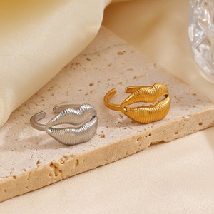 Anelli per Labbra Esagerati Placcati Oro in Acciaio Inossidabile, Anello Regolabile con Linee Labiali Hip-Hop per Gioielli da Donna - Product Image 2