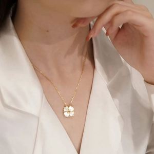 ของขวัญวาเลนไทน์สำหรับผู้หญิง สร้อยคอฟริทิลลาเรียธรรมชาติ ประดับเพชรซิร์คอน รูปหัวใจสี่ดวง สร้อยคอแม่เหล็กดูดติดกัน - Product Image 4