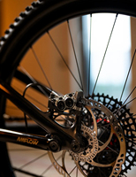 Nouveau modèle 2026 Vélo de montagne électrique à suspension intégrale noir ou gris Amflow Ebike MTB