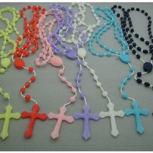Collar de rosario que brilla en la oscuridad, cuentas luminosas de plástico, colgante de cruz, color aleatorio, regalo, joyería - Product Image 2